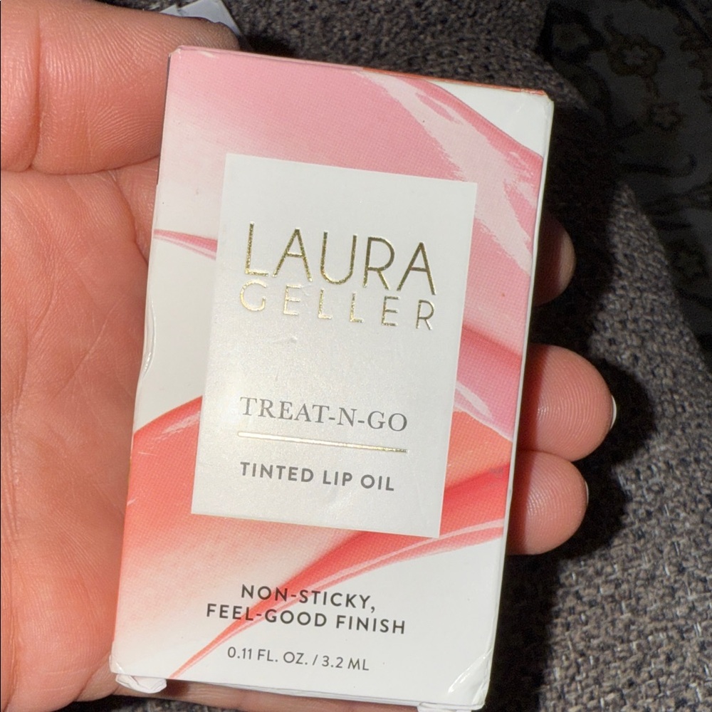 Laura Geller Treat-N-Go Tinted Lip Oil - Coral - Picture 2 of 5